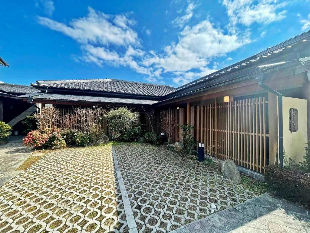 由布院山波旅館怎麼選房?本館共用衛浴、別館私人露天與公共大浴場(大浴場,供多名住客共同使用)桑拿攻略