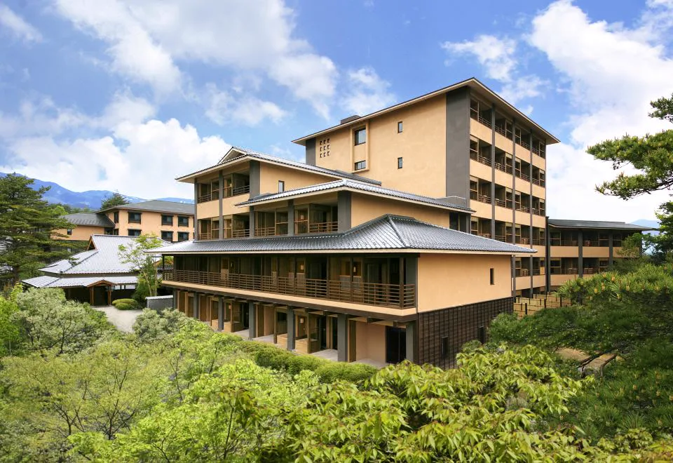 湯宿季之庭客房天然溫泉露天浴池,高台位置以接駁換取館內完整泡湯產品