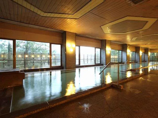 草津 Hotel Sakurai 值得住嗎？3條泉源、30米公共大浴場（大浴場，供多名住客共同使用）與露天浴池（露天浴池，設於戶外或半戶外的浴池）客房真相一次看懂