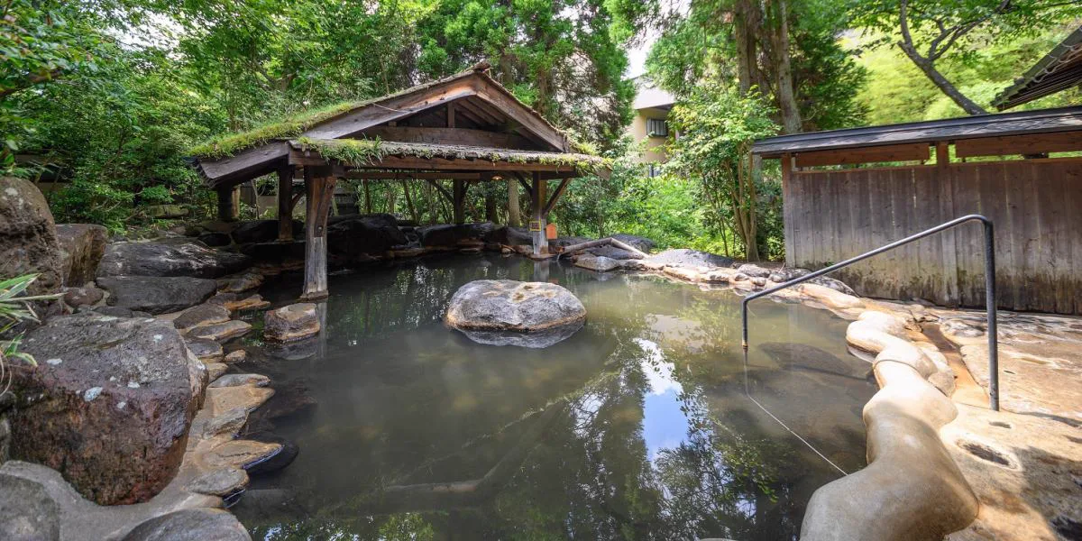 黑川溫泉夢龍膽值得住嗎？男湯露天其實是混浴，4個家族湯第一次免費才是關鍵