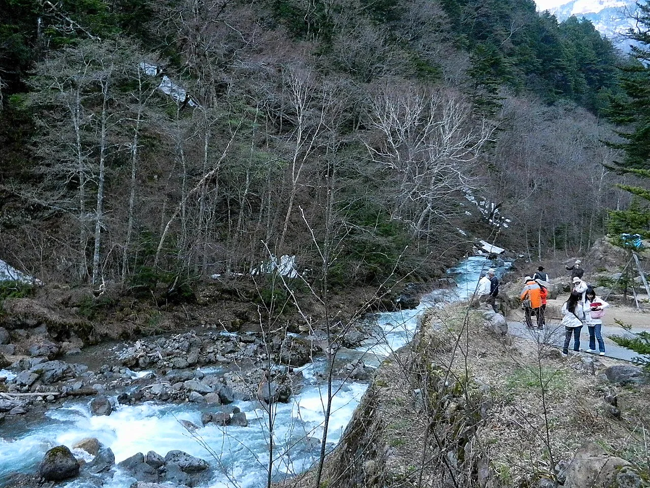 奧飛驒溫泉鄉住哪一區？平湯、福地、新平湯、栃尾、新穗高先按交通與第二天目的選