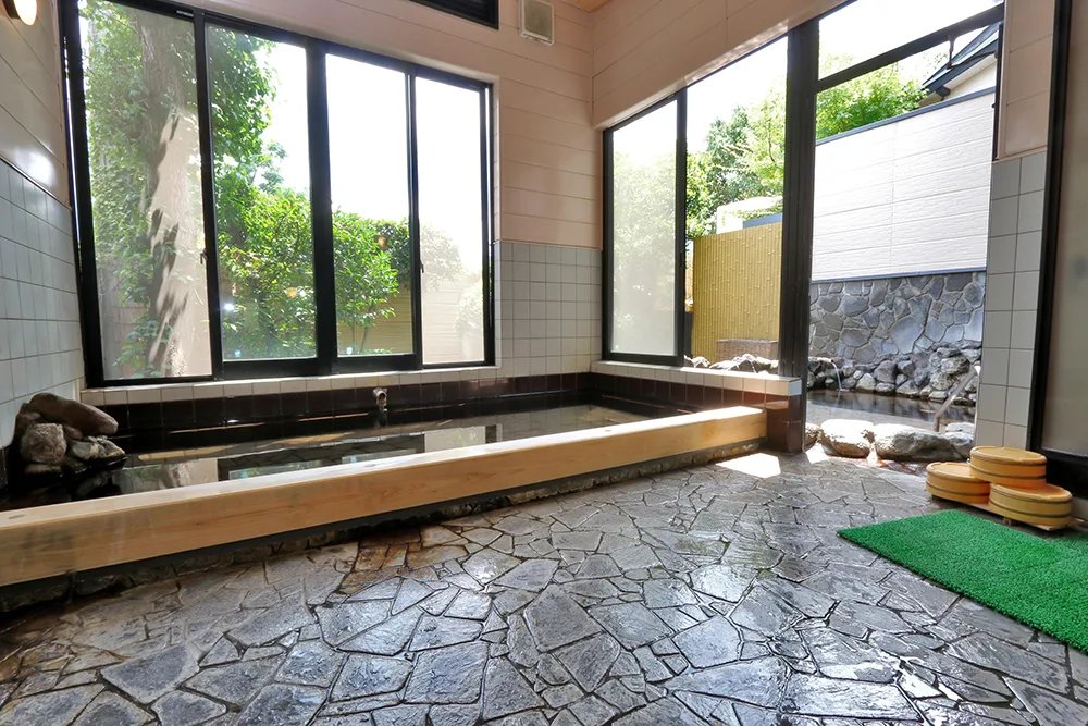 由布院山帽子旅館(山ぼうし)男湯露天與岩石浴池