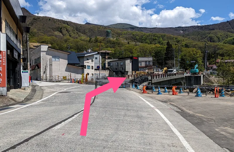藏王溫泉街的下湯共同浴場與街道,適合纜車下山後安排短時間泡湯