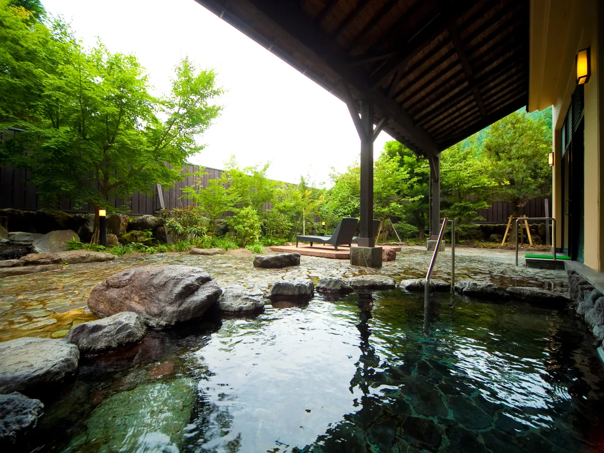 由布院優貝爾酒店(由布院ユウベルホテル)森林型大浴場與露天浴池