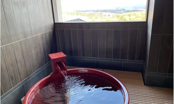 湯宿季之庭客房天然溫泉露天浴池,兩晚可把房內私湯與館內23種湯巡分開安排