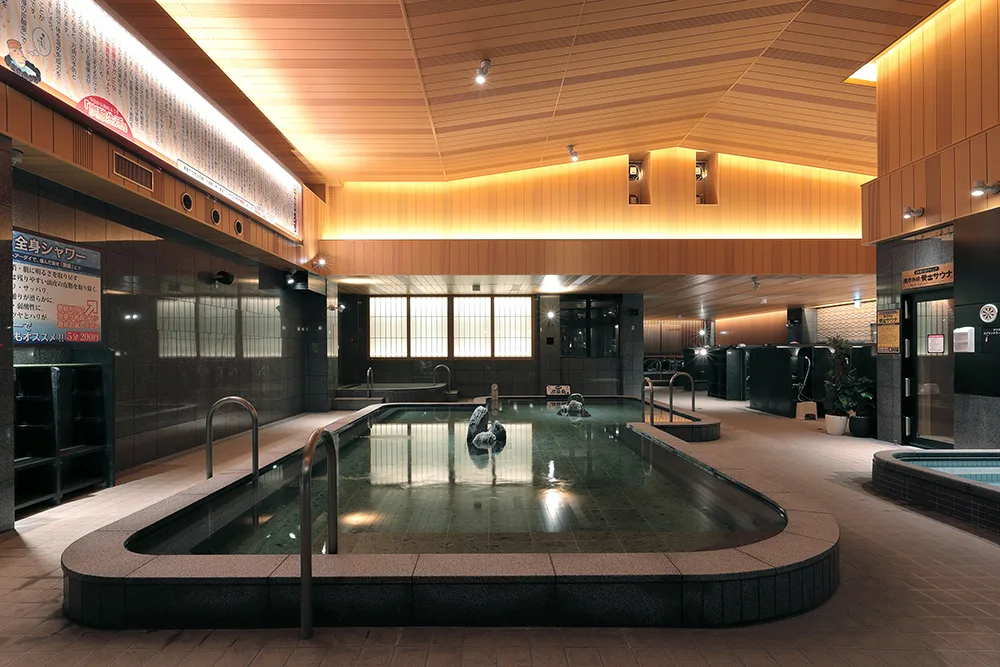 横濱(スパヒルズ)竜泉寺之湯室內高濃度炭酸泉,館方明示以人工方式溶解炭酸氣體