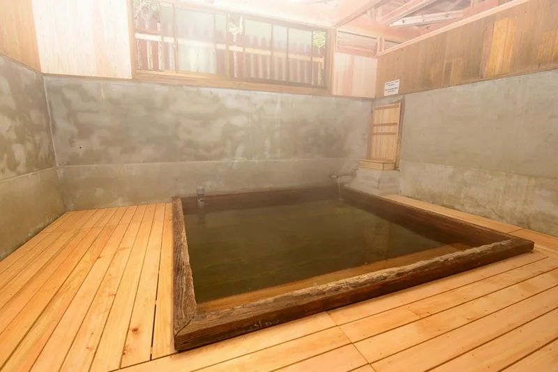 溫泉之種類 | 【官方】大分縣由布市湯布院町・泉源掛流之天然溫泉「塚原溫泉・火口乃泉（かこうのいずみ）」