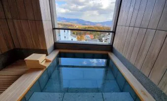 草津溫泉旅館晚到早走怎麼選?18:00後入住、清晨退房與泡湯權益損失比較