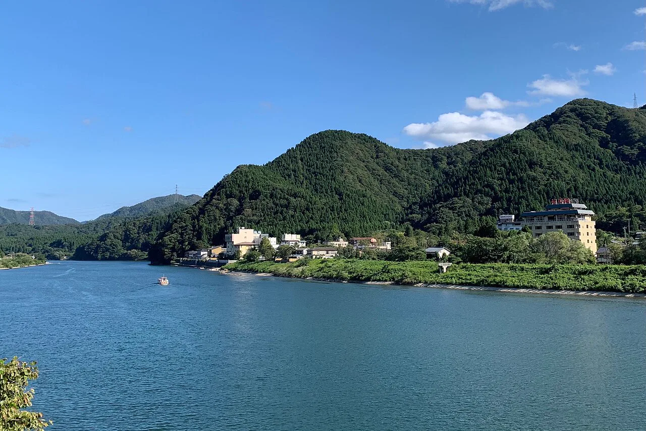 咲花溫泉紅葉2026幾時去？11月候選窗、阿賀野川與六間日歸溫泉