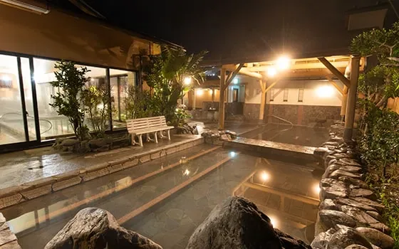 溫泉｜【官方】指宿（こころの）宿 鹿兒島・指宿／東方溫泉設施（指宿こころの湯）｜指宿溫泉鄉（で）人気之日歸溫泉併設 湯美食宿