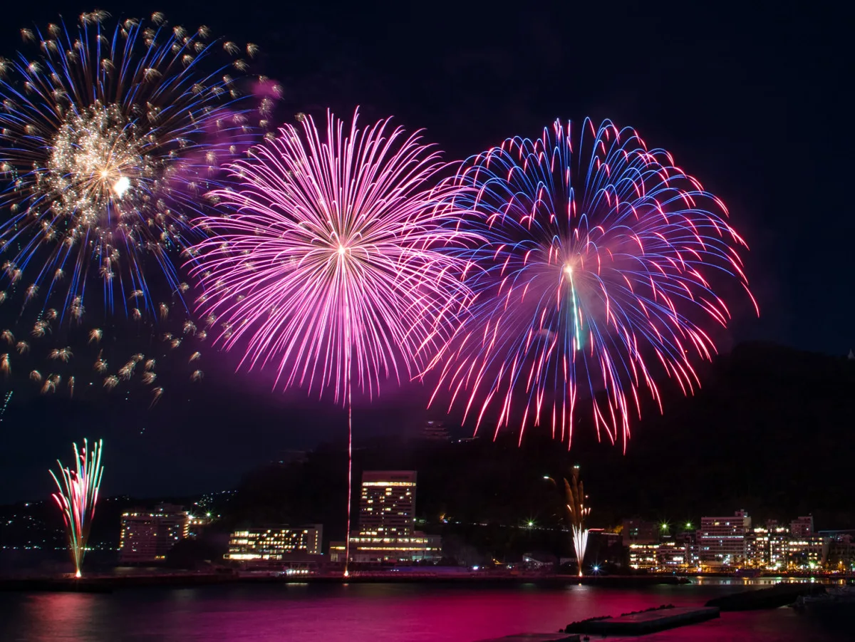 熱海海上花火大會之樂(しみ)方! | 特集 | 【官方】熱海市之観光(サイト) (あたみニュース)