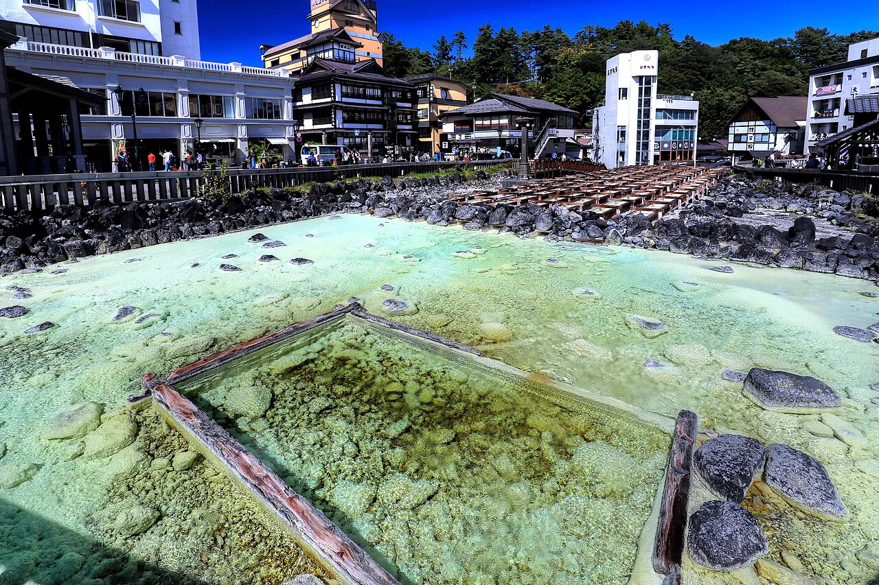草津溫泉 Hotel Village 值得住嗎？三泉源、（テルメテルメ）休館日與家庭房怎麼選