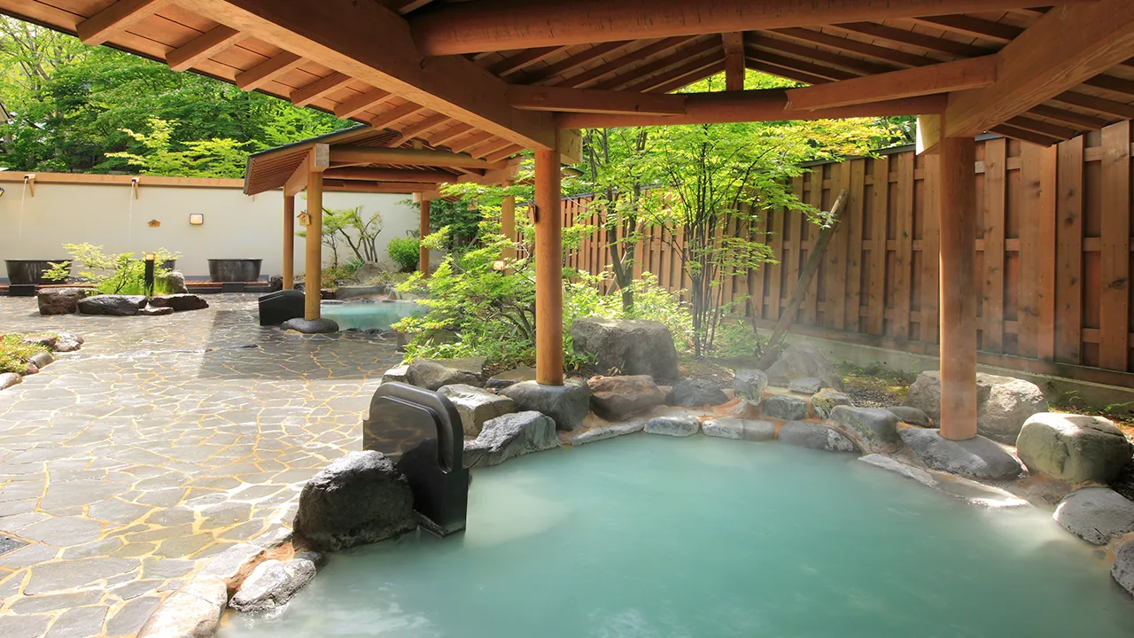 湯之花茶屋新左衛門之湯四・六之湯，館方以加入單水方式降低強酸泉刺激