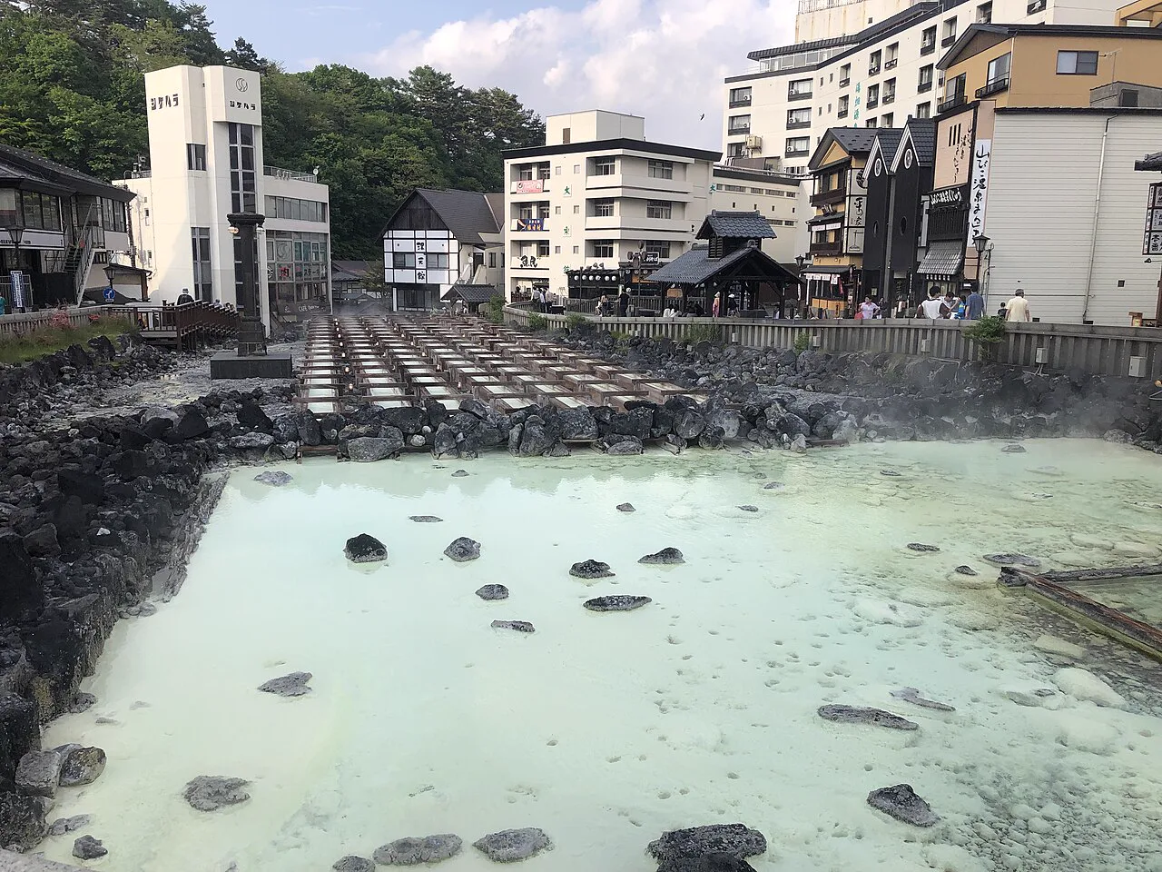 草津溫泉永田屋值得住嗎?3間免費私人包場掛流、房內天然泉與樓梯限制