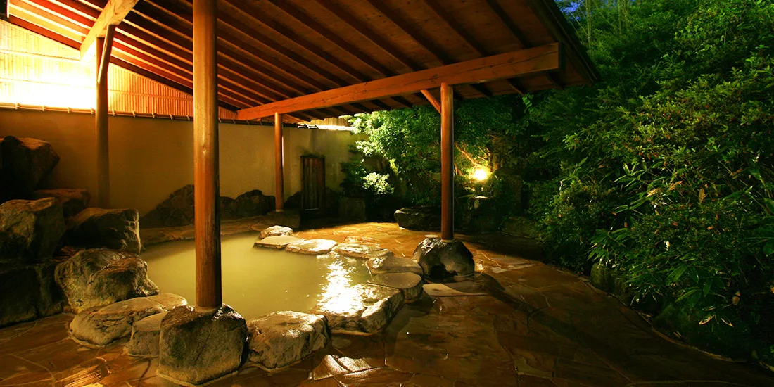 Mount View Hakone 值得住嗎？24 小時白濁露天、¥2,000（約 HK$101／NT$407） 起私人包場湯與共用浴室怎麼選