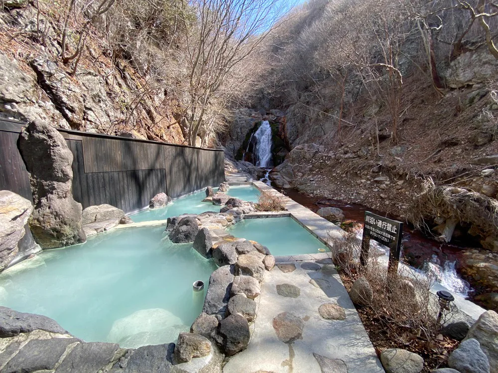 七里田溫泉下之湯（下ん湯）怎麼泡？37°C天然炭酸泉、共通券與交通攻略