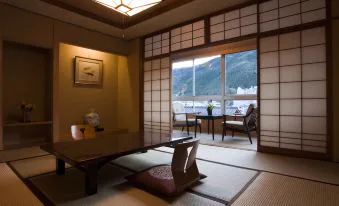 私人天然溫泉旅館怎麼選？房內天然泉、私人包場浴池（貸切浴池，按時段供同一組客人獨立使用）與「有浴缸」的差別一次分清