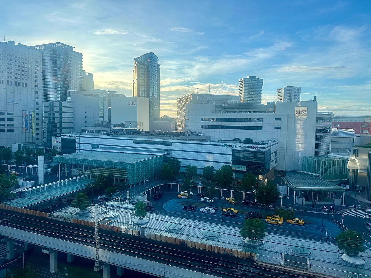 2024年JR川崎站外觀,前往(ゆいる)時需要由此轉往東口臨港巴士站