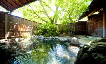 2026由布院紅葉季住旅亭田乃倉值得嗎?金鱗湖1分鐘、5間私人露天房與料理宿怎麼選