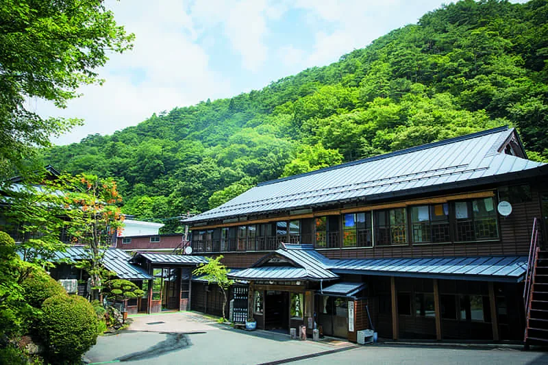 大澤溫泉 vs 鉛溫泉怎麼選？花卷老湯、泉源掛流、混浴與無車成本比較