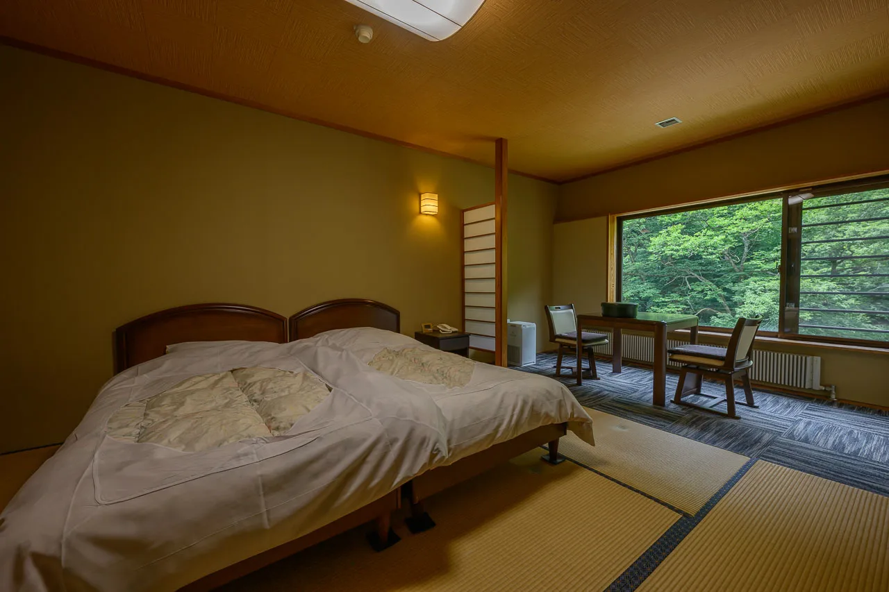 川古溫泉 濱屋旅館日歸完整攻略｜2026 ¥1,000（約 HK$50／NT$203）、37–38°C溫湯、700L/min掛流、混浴與交通