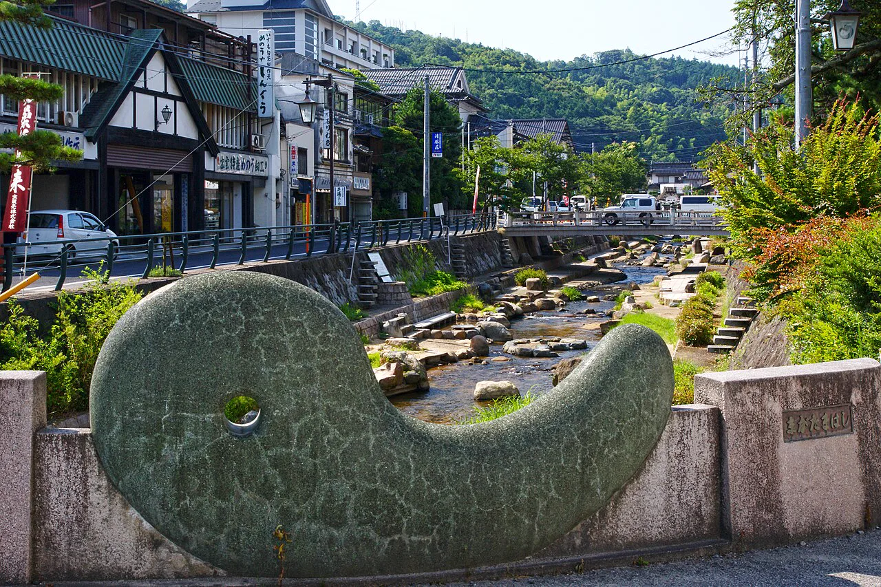 玉造溫泉泉質怎麼看？泉源溫度、掛流、循環與「同一溫泉地不等於同一池水」