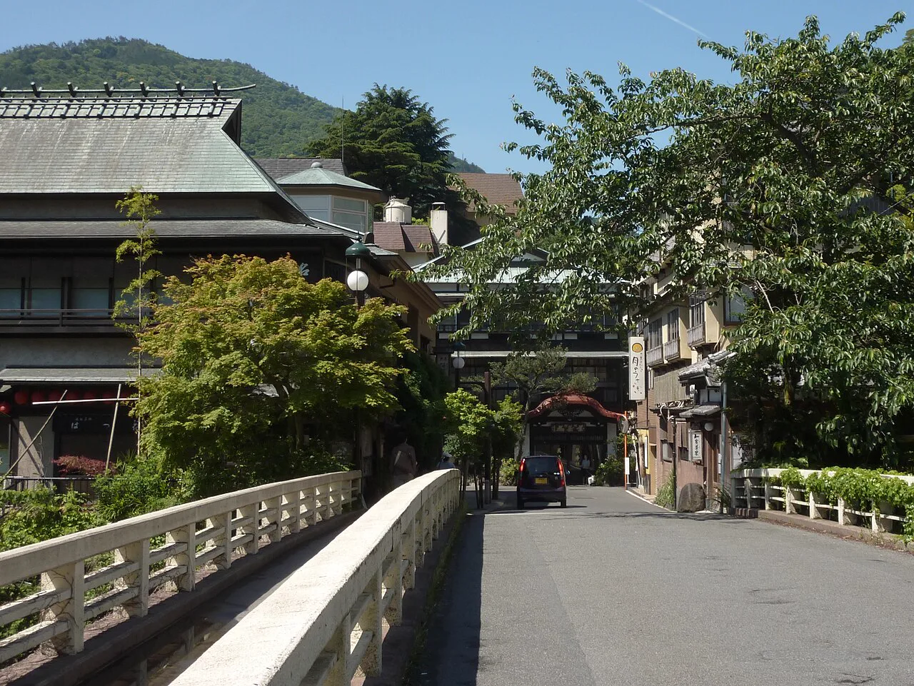 箱根當天來回還是住一晚？