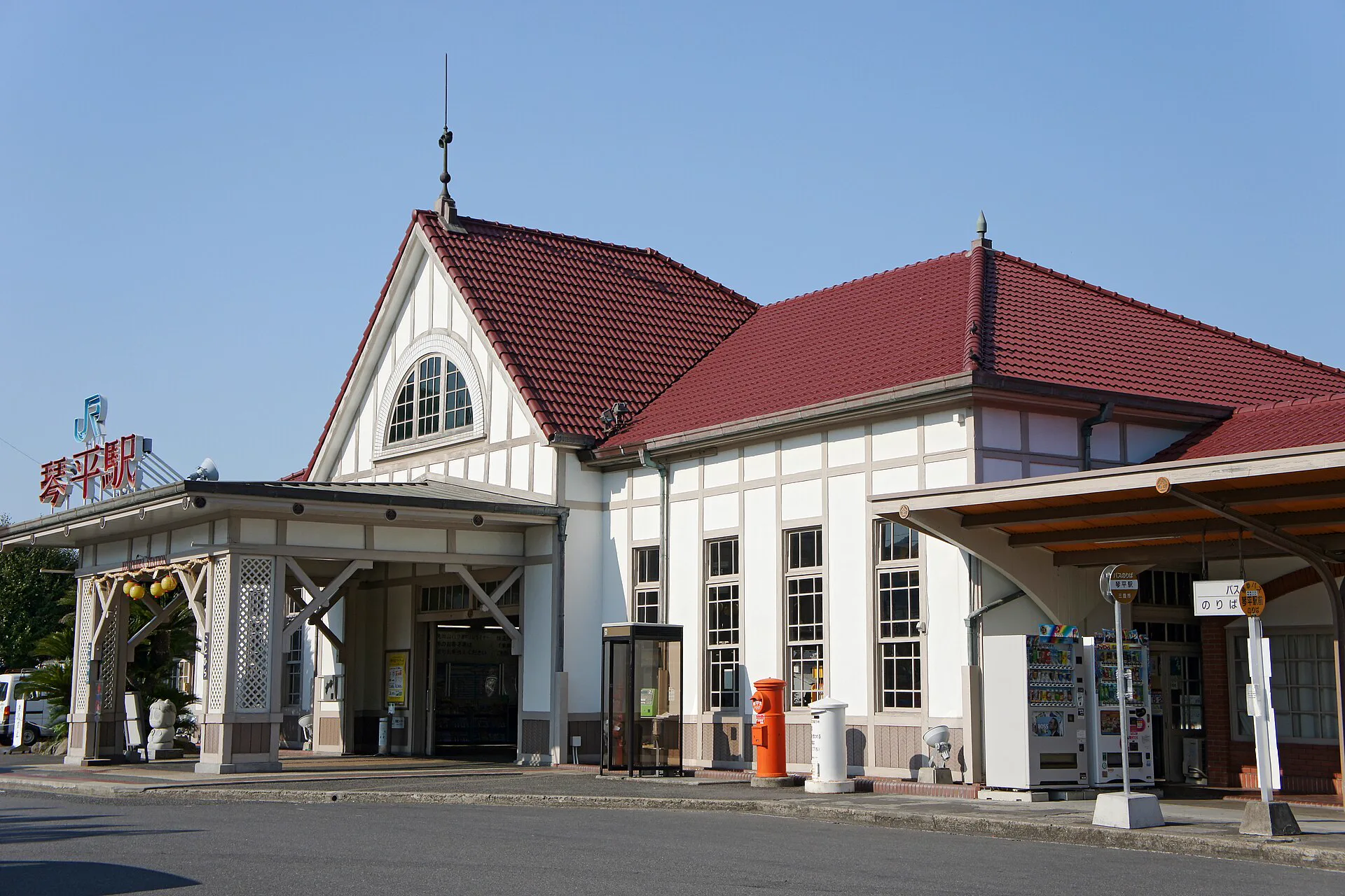 香川縣JR琴平站站舍，琴平花壇可安排由此免費接送
