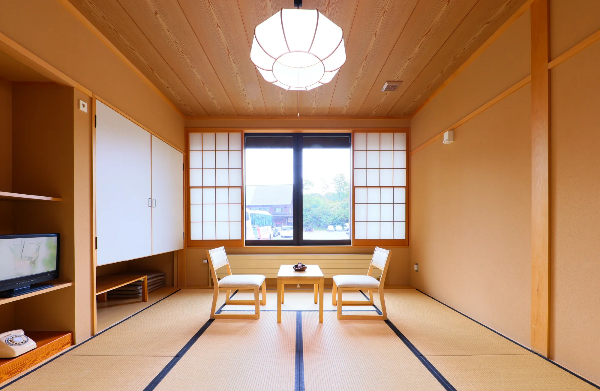 酸湯溫泉旅館溫泉療養棟簡素和室實景,適合連住與自炊型住宿