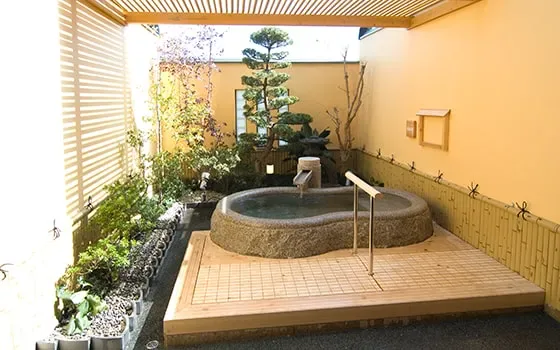 JR指宿站外觀,雨天前往砂樂或(こころの)湯時可在此改用巴士或計程車