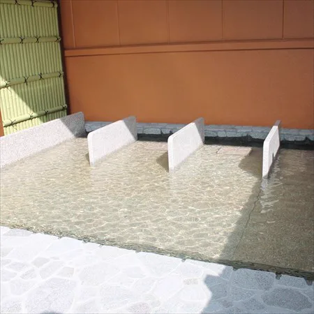 天然溫泉 湯~(ねる)露天寝(ころび)湯區域