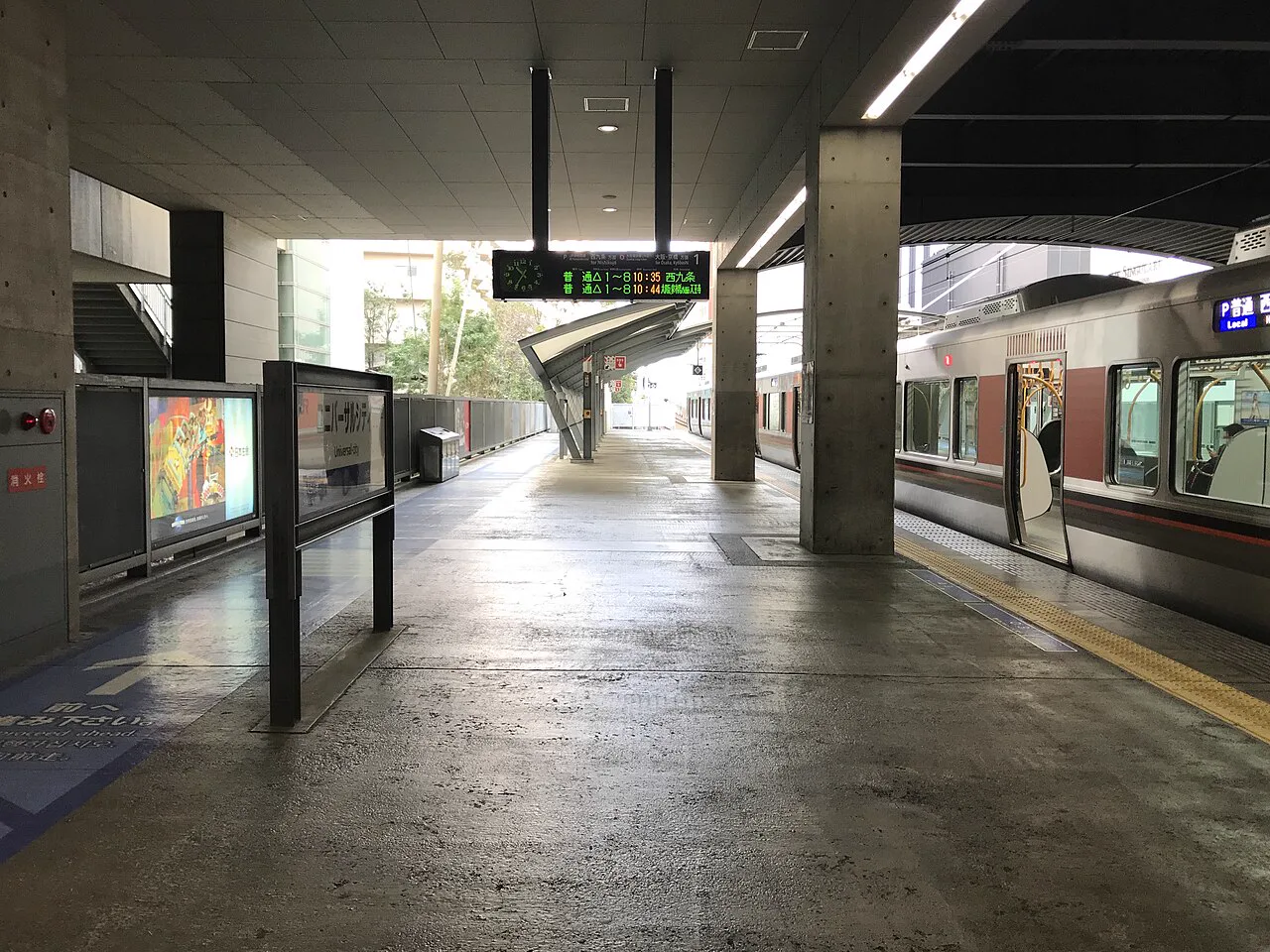 大阪環球影城附近Universal City站月台,方向通往安治川口