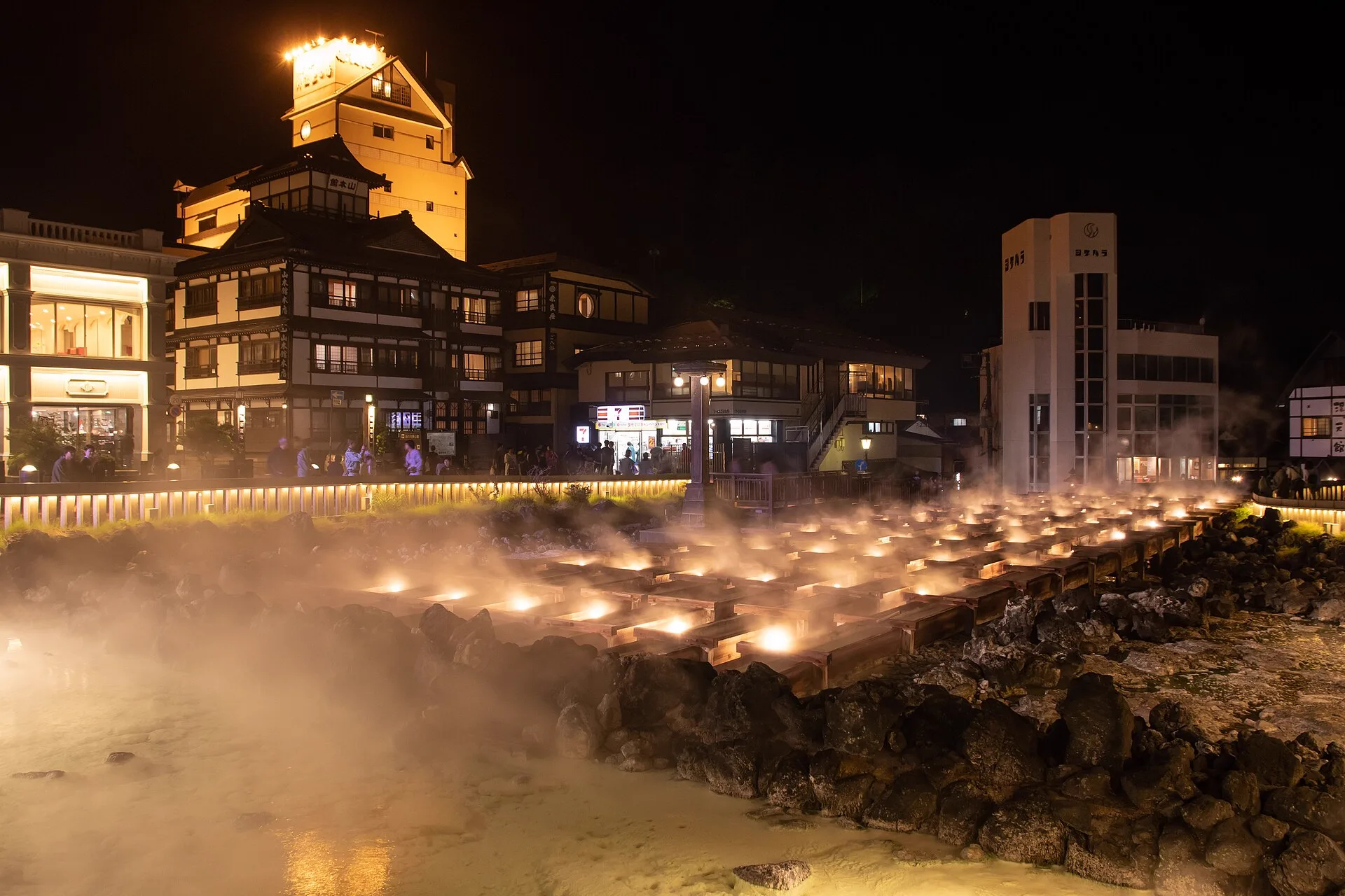 草津溫泉湯畑夜間實景