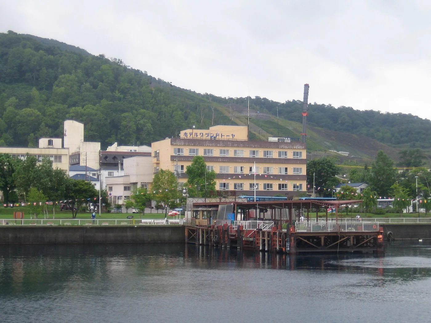 洞爺湖日歸還是住一晚？2026真正分界是20:45花火、末班巴士與有珠山第二條動線