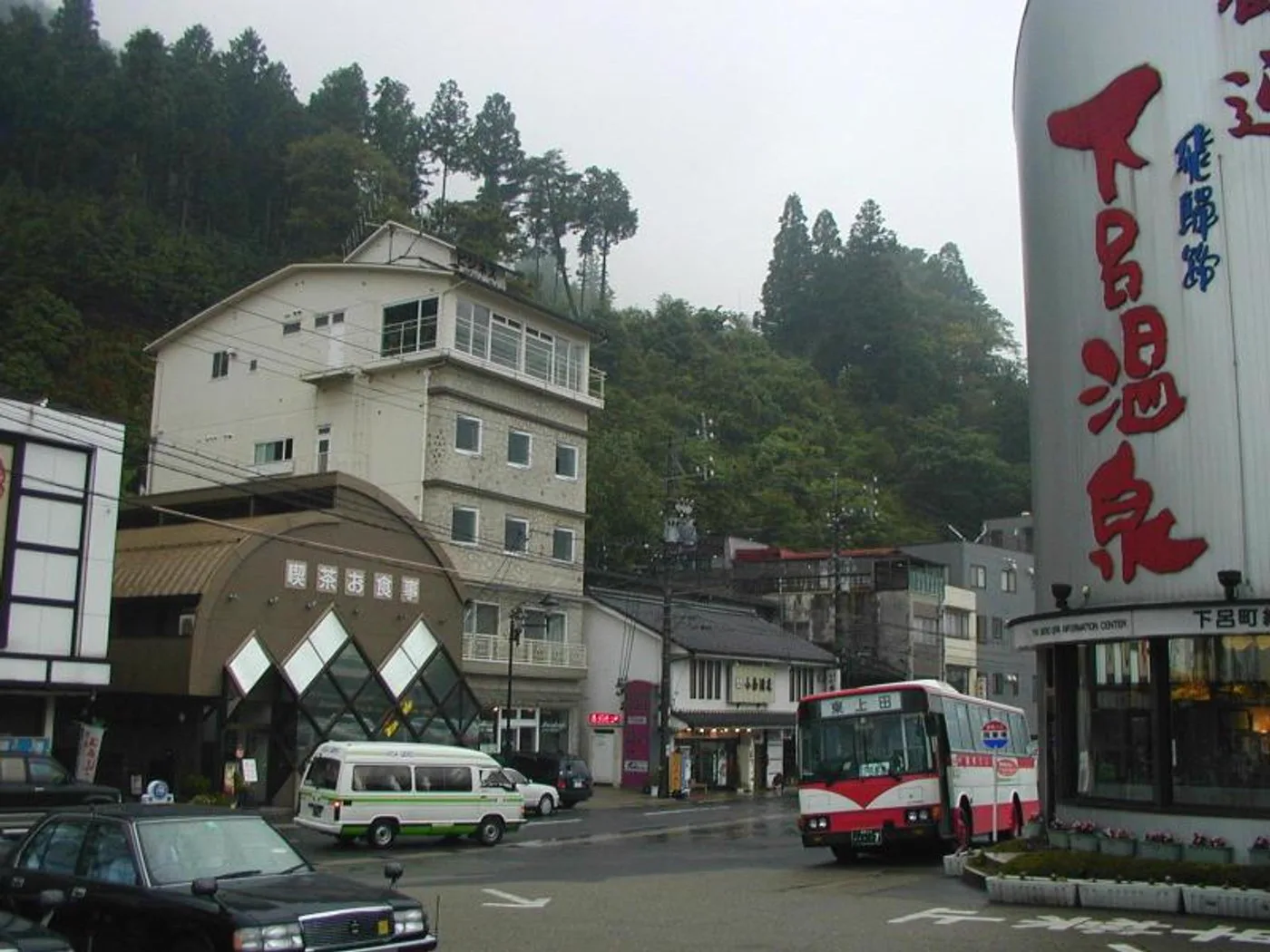 木曽屋值得住嗎？畳敷公共大浴場（大浴場，供多名住客共同使用）仍在，但女性玫瑰湯已於2025年結束