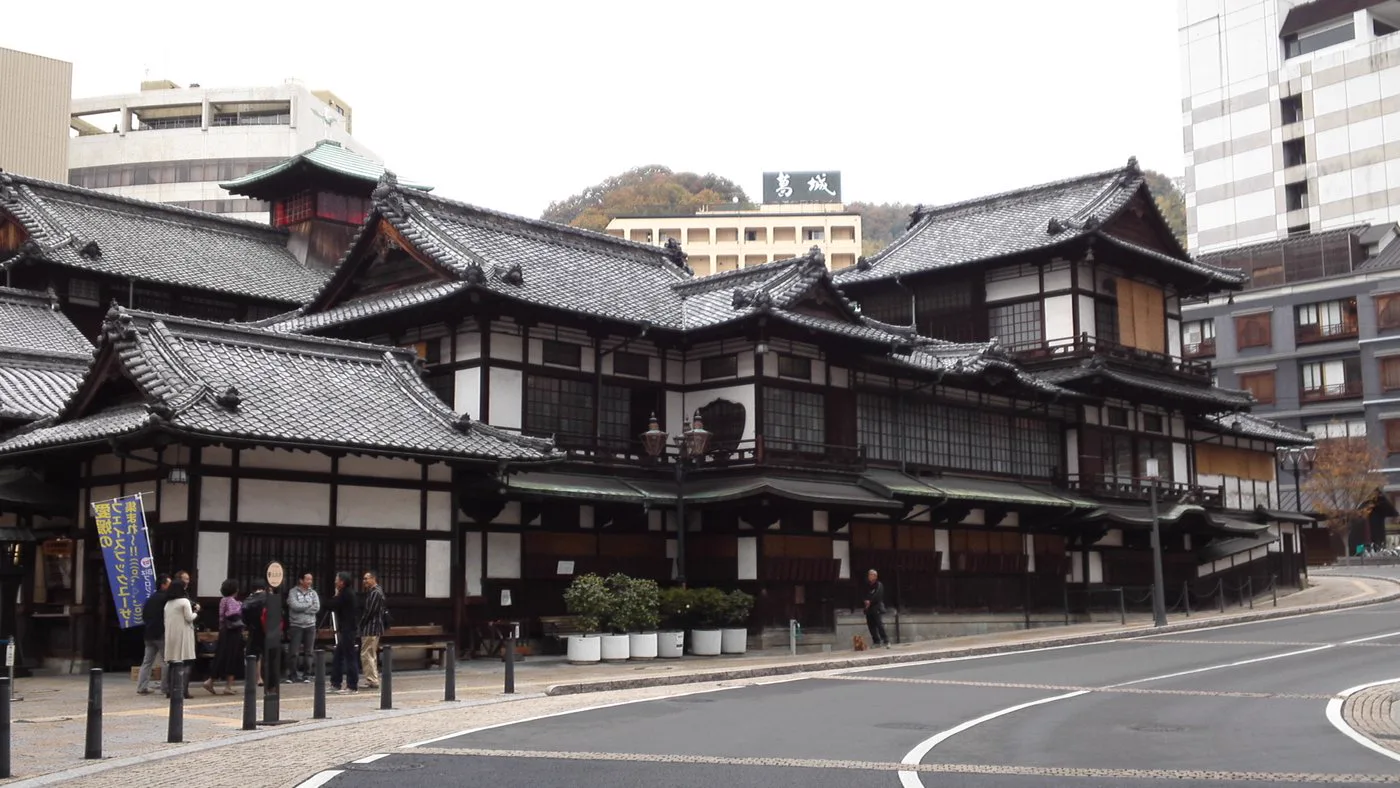 大江戶溫泉物語 道後值得住嗎？先看清玉川鉱泉、夜景露天與外湯差異